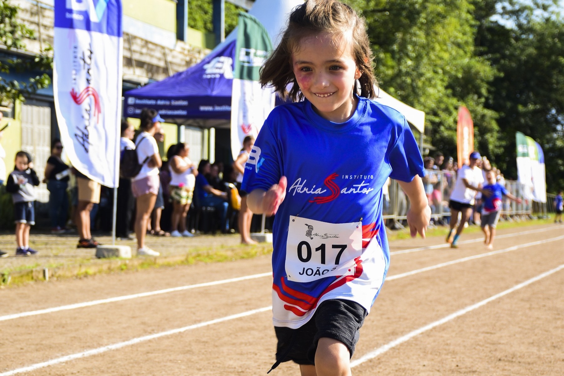 Aluno do Instituto Adria Santos realizando prova de corrida