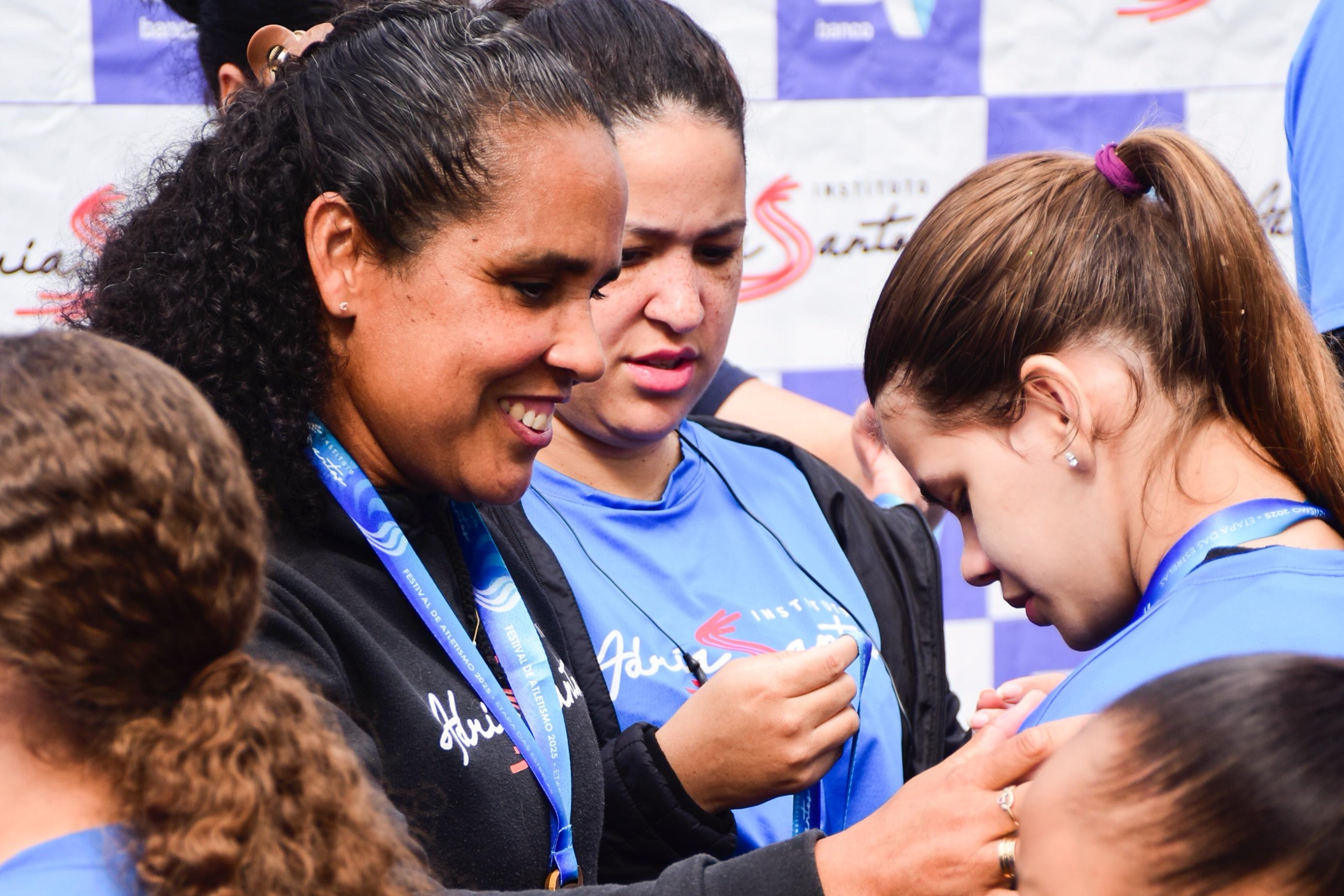 Adria Santos na entrega de medalhas 