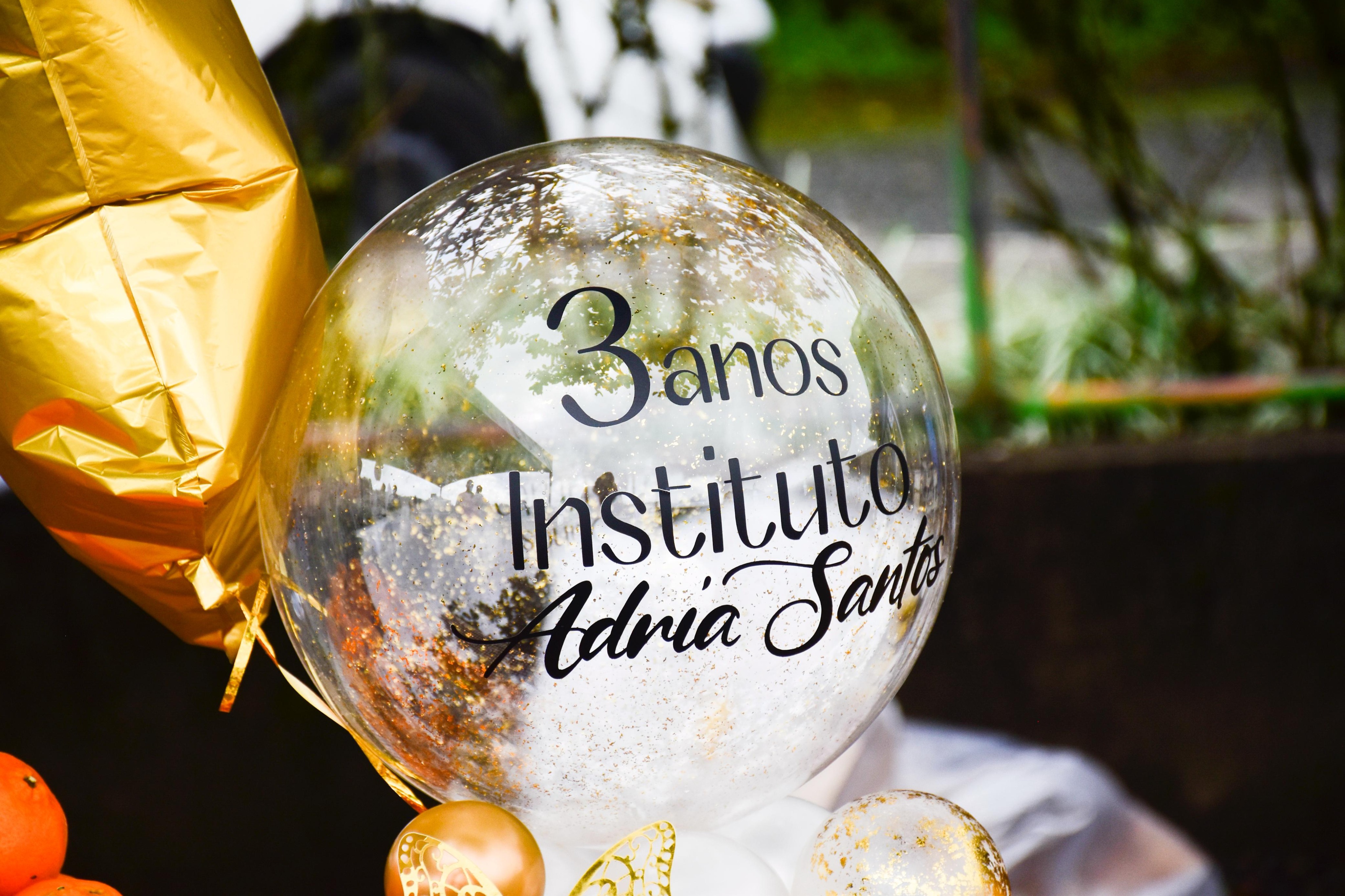 Balão comemorativo 3 anos de Instituto Adria Santos