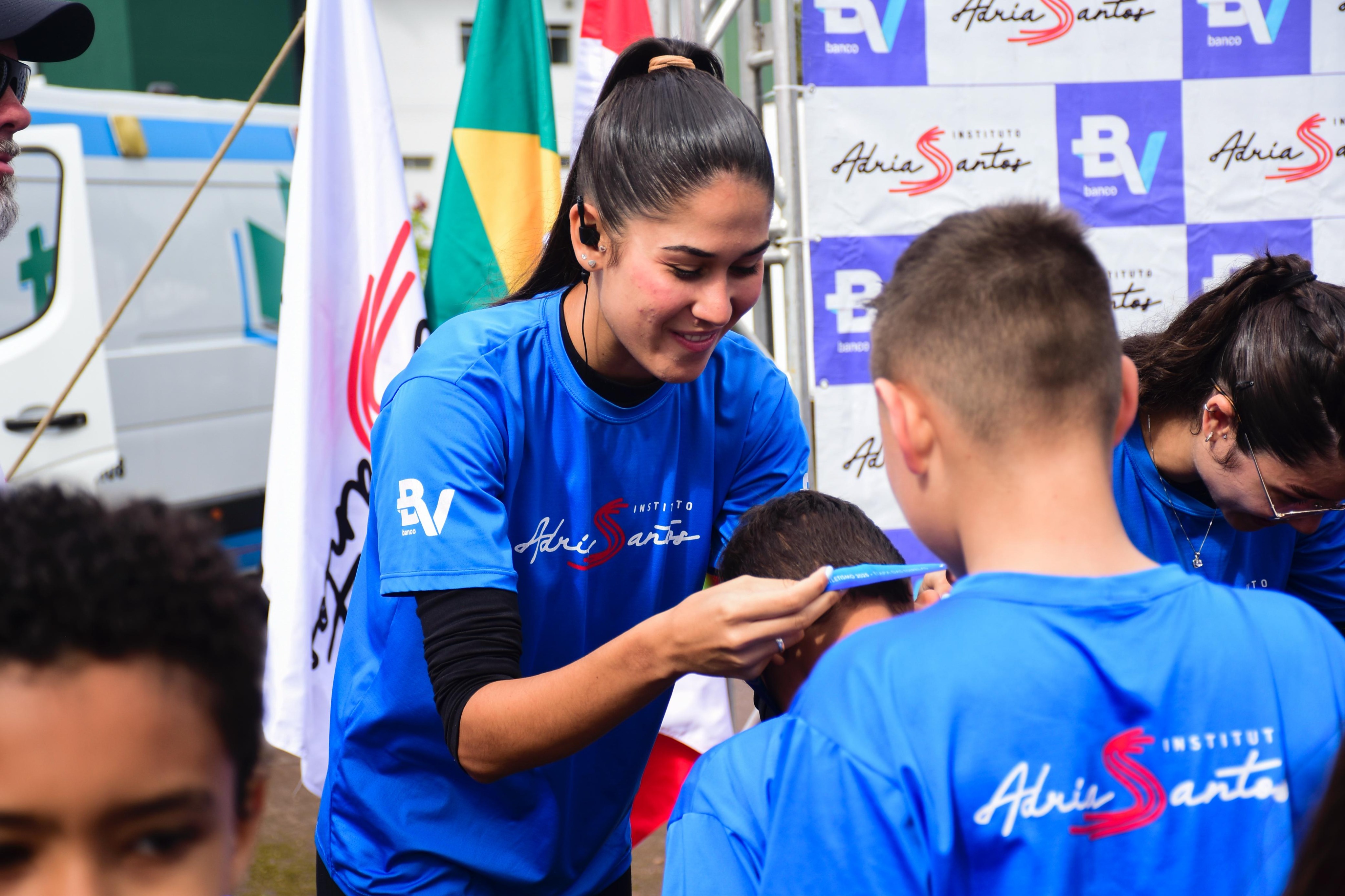 Professora Milena entrega de medalhas