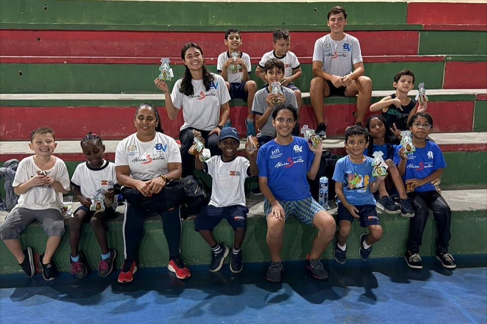 Alunos e professores na Caça aos ovos - Páscoa 2026
