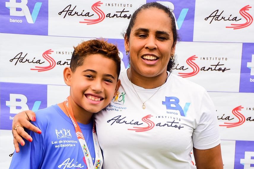 Adria Santos e aluno Enzo