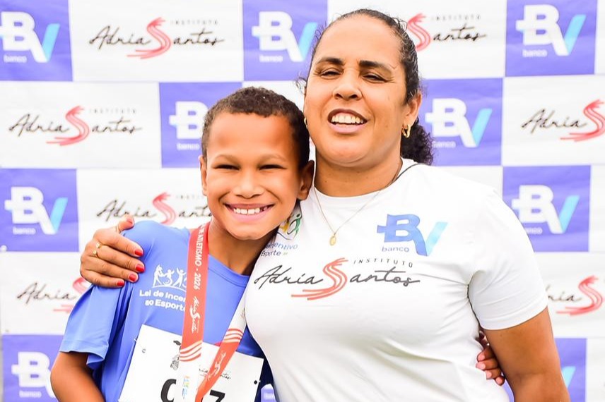 Adria Santos e aluno Luiz